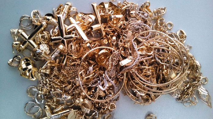 Районен съд – Варна осъди младежи за грабеж на златни накити